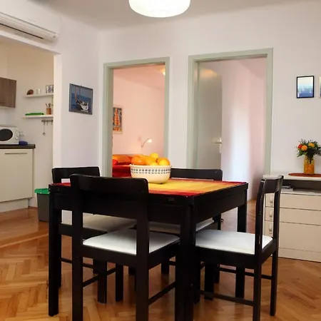 Prostoren Apartma V Srcu Pirana - Spacious In The Heart Of Apartman Piran