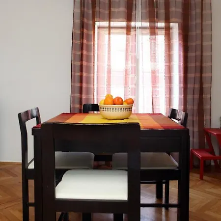 Prostoren Apartma V Srcu Pirana - Spacious In The Heart Of Lägenhet