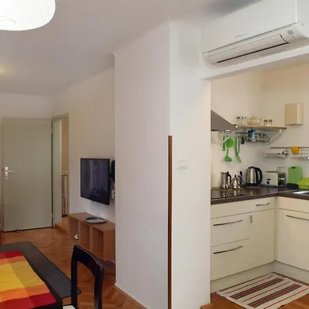 Prostoren Apartma V Srcu Pirana - Spacious In The Heart Of Apartman