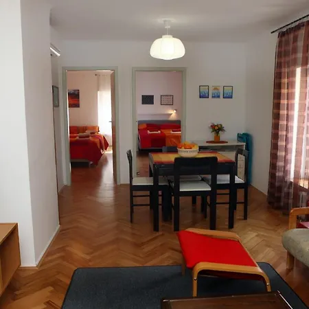 Apartman Prostoren Apartma V Srcu Pirana - Spacious In The Heart Of