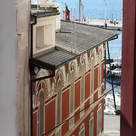 Prostoren Apartma V Srcu Pirana - Spacious In The Heart Of *