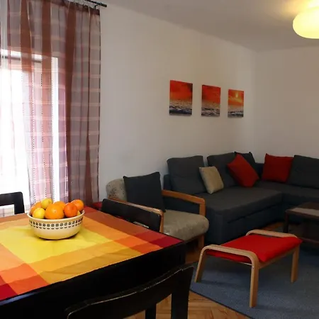 Apartman Prostoren Apartma V Srcu Pirana - Spacious In The Heart Of