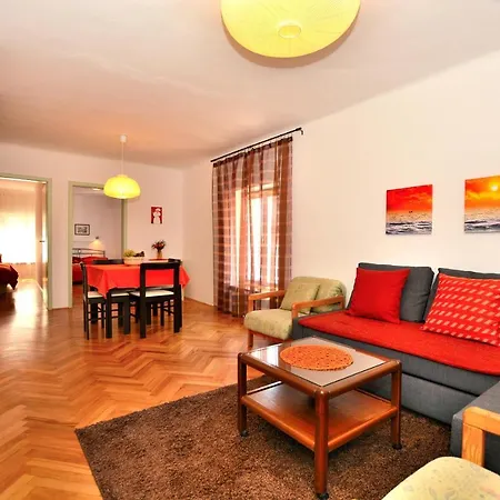 Prostoren Apartma V Srcu Pirana - Spacious In The Heart Of Apartman