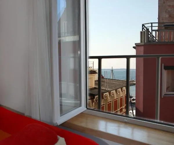 Spacious For 5 Pax Bg *