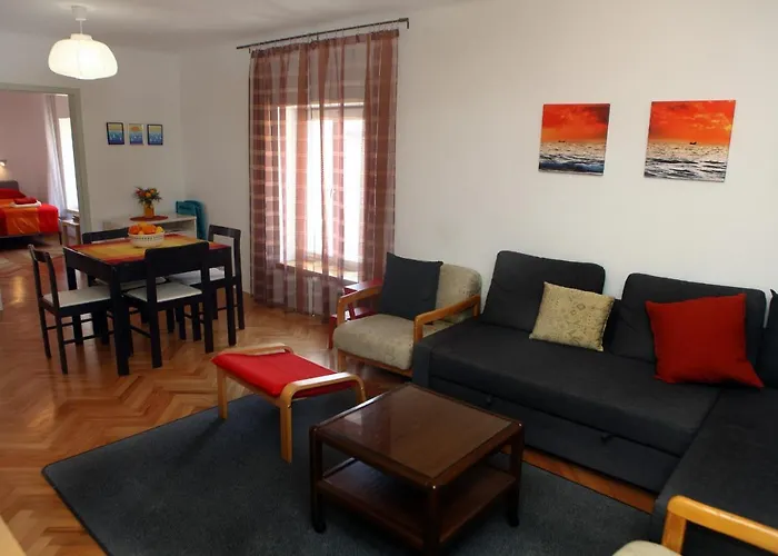 Spacious For 5 Pax Bg *