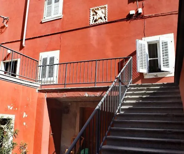 公寓 Spacious For 5 Pax Bg *