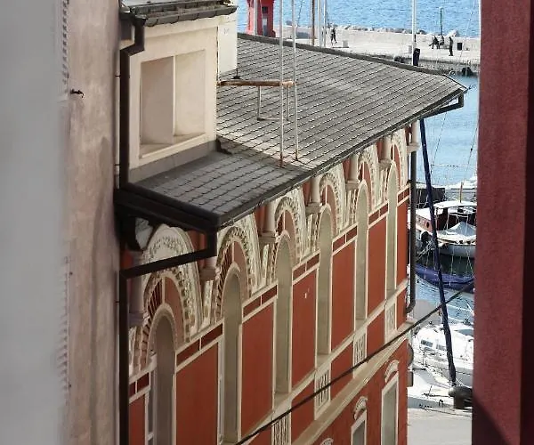 Spacious For 5 Pax Bg *