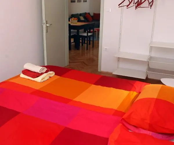 Spacious For 5 Pax Bg *